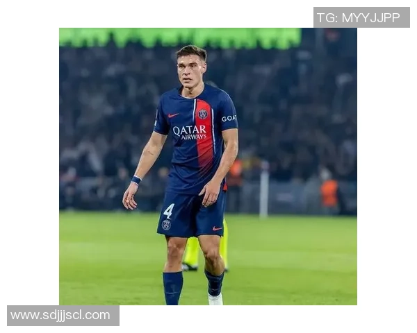 足球明星屏保精选，尽显绿茵场上荣耀与激情，带来非凡视觉享受