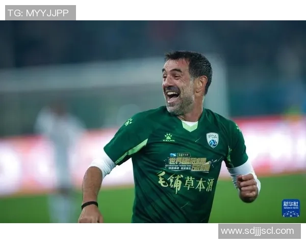 世界足坛知名足球球星盘点与当今活跃巨星详细介绍