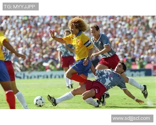 啄木鸟4号足球球星是谁他在球场上的精彩表现引发了广泛关注